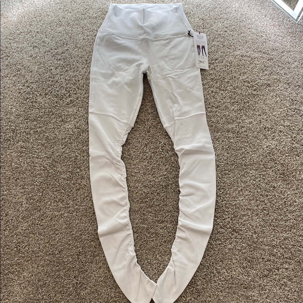 ALO Yoga High-Waisted Goddess Ribbed Leggings in white. BNWT